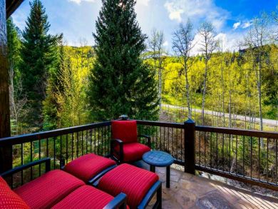 Posh Five Bedroom Luxury Ski Home Steps to Lift